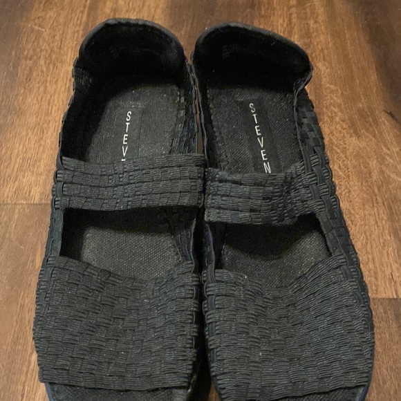 Steve Madden black wedge sandals. - Picture 2 of 6